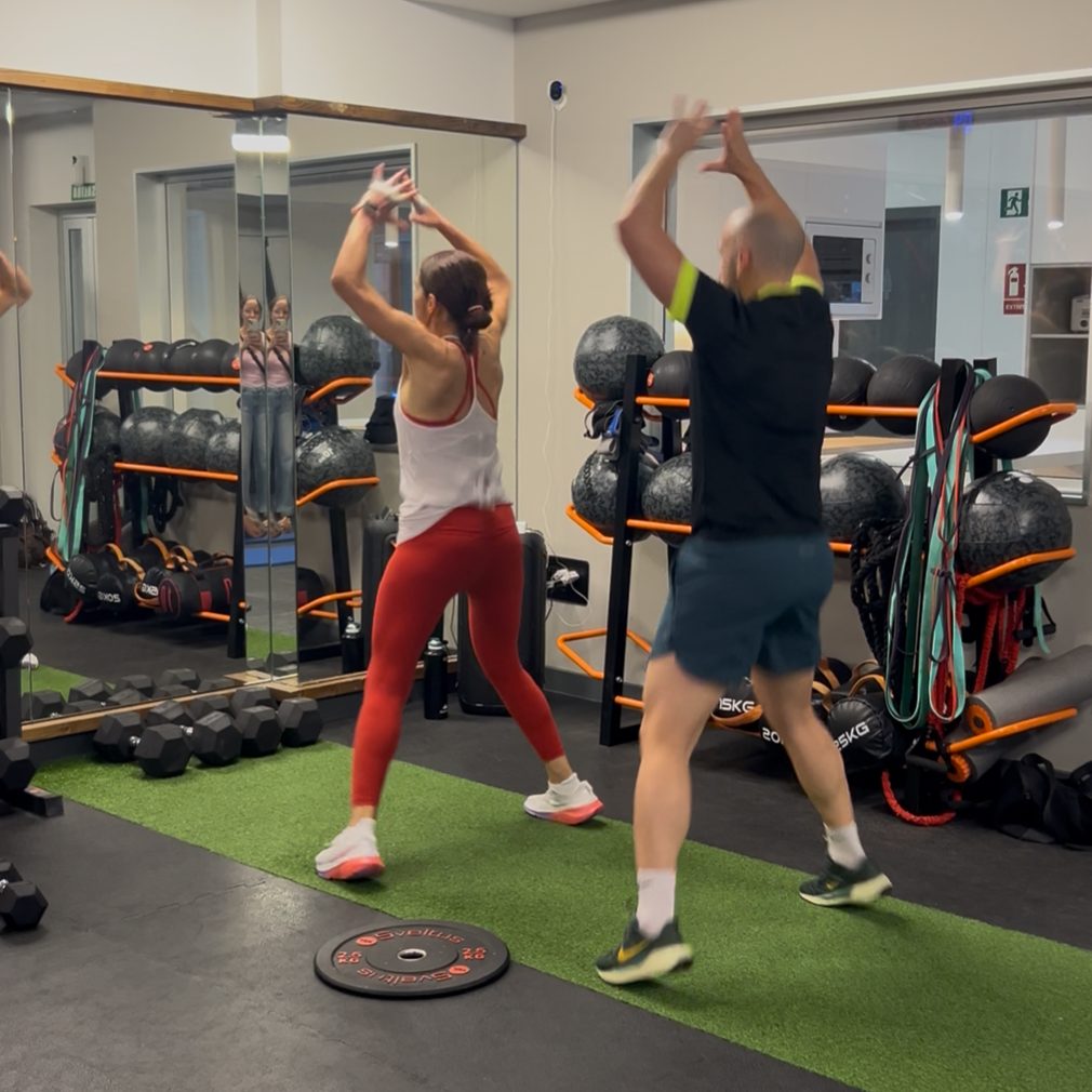 Jumping Jacks en clase de funcional training en el gimnasio BodyPlay de Arucas.