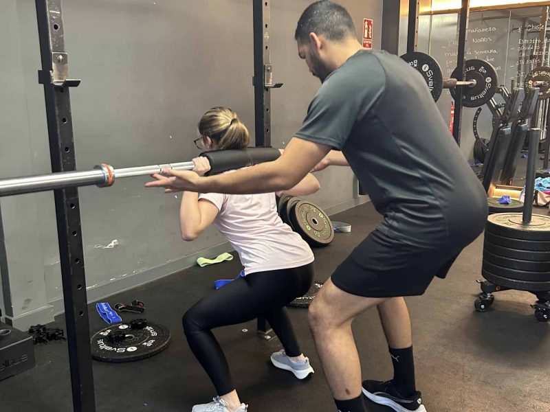 Pedro controlando ejercicio de Cross Hiit en el gimnasio BodyPlay de Arucas.
